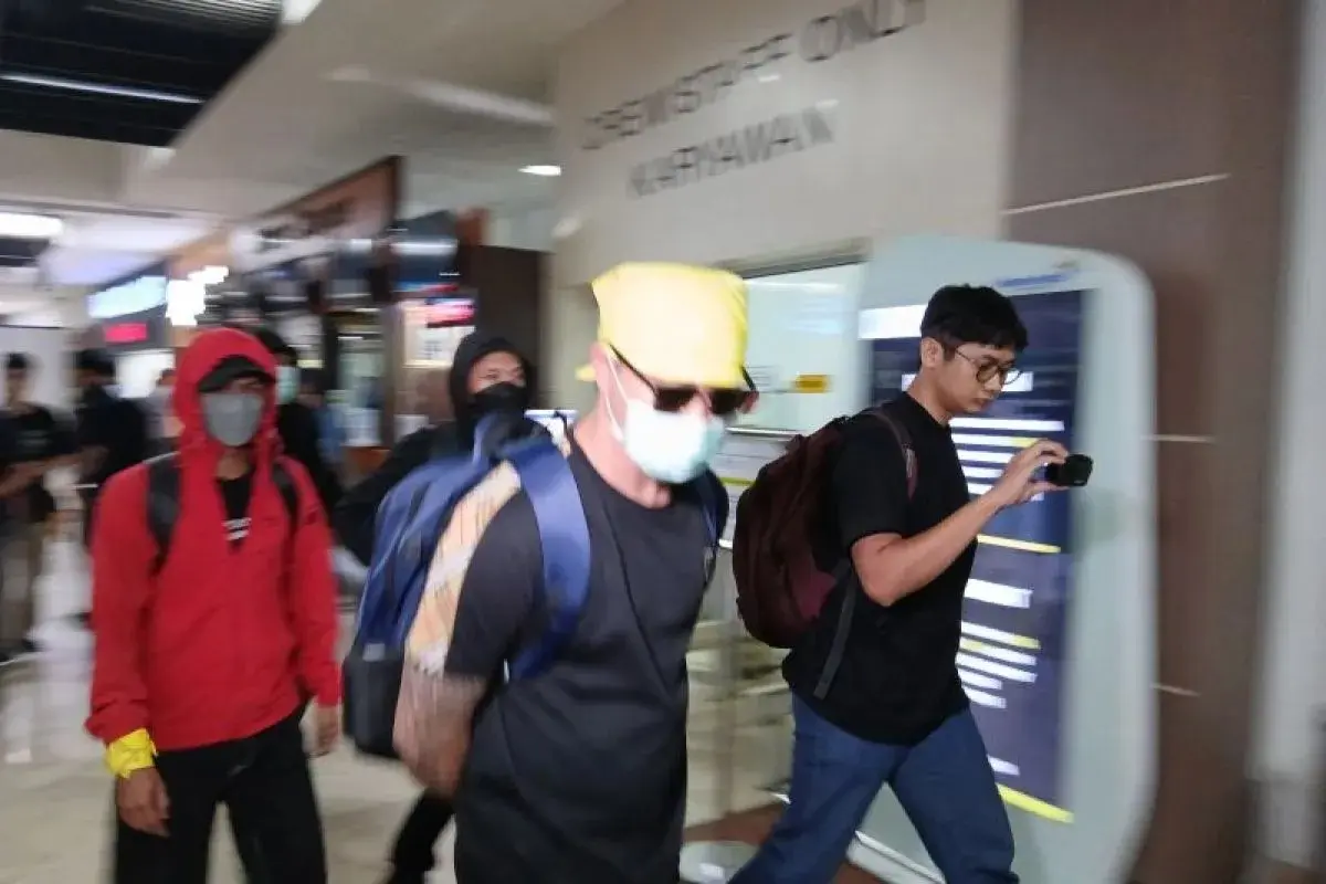 Soekarno-Hatta Airport — trafficking suspects apprehended